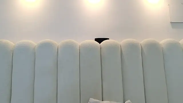 Juliabadlee online show from December 2025 09:37:03 PM