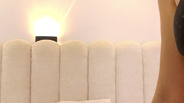 Juliabadlee online show from November 2025 07:40:02 PM