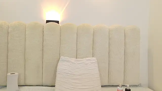 Juliabadlee online show from November 2025 08:31:02 PM