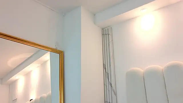 Juliabadlee online show from February 2026 11:35:01 PM