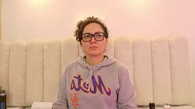 Juliabadlee online show from March 2026 11:27:02 PM