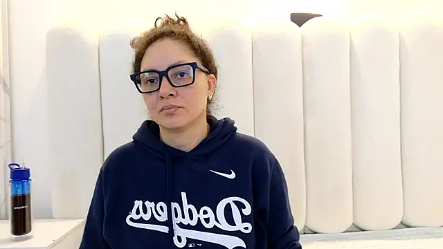 Juliabadlee online show from February 2026 11:43:02 PM