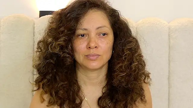 Juliabadlee online show from November 2025 08:12:01 PM