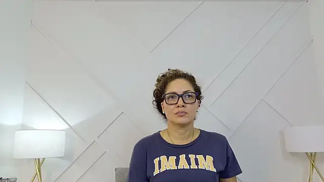 Juliabadlee online show from May 2026 12:10:02 AM