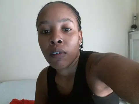 Snapshot of R-thequeen chatting on March 2025 11:18:02 AM R-thequeen online show from March 2025 11:18:02 AM