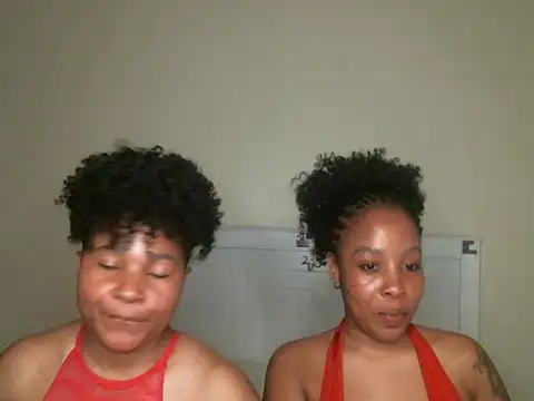 Snapshot of R-thequeen chatting on September 2025 11:15:01 PM R-thequeen online show from September 2025 11:15:01 PM