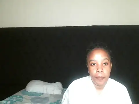 Snapshot of R-thequeen chatting on September 2025 09:21:02 PM R-thequeen online show from September 2025 09:21:02 PM