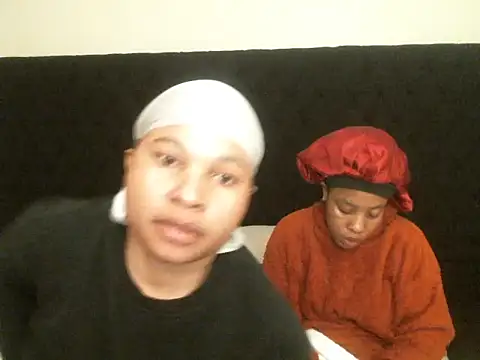 Snapshot of R-thequeen chatting on September 2025 12:06:01 AM R-thequeen online show from September 2025 12:06:01 AM