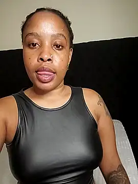 R-thequeen online show from April 2026 11:07:01 PM
