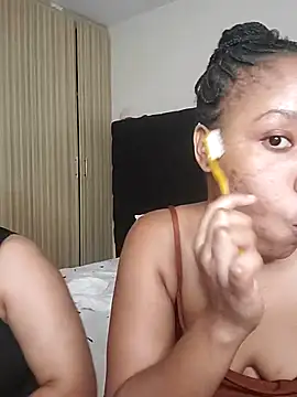 R-thequeen online show from May 2026 11:49:02 AM