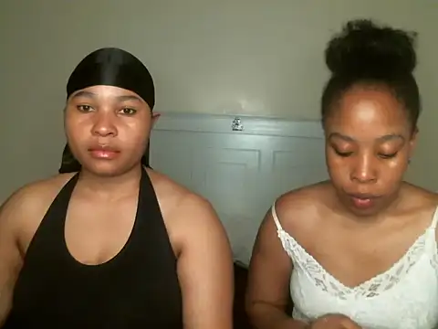 Snapshot of R-thequeen chatting on September 2025 09:36:02 PM R-thequeen online show from September 2025 09:36:02 PM