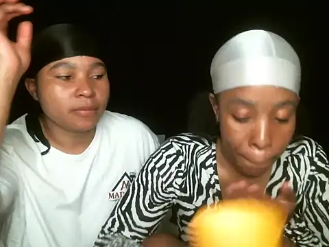 Snapshot of R-thequeen chatting on September 2025 09:11:02 PM R-thequeen online show from September 2025 09:11:02 PM