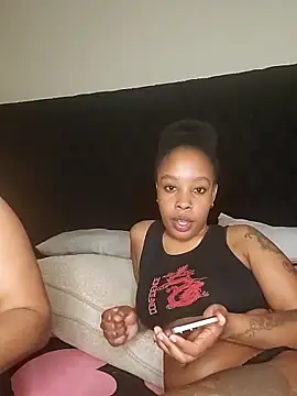 R-thequeen online show from December 2025 12:09:02 PM