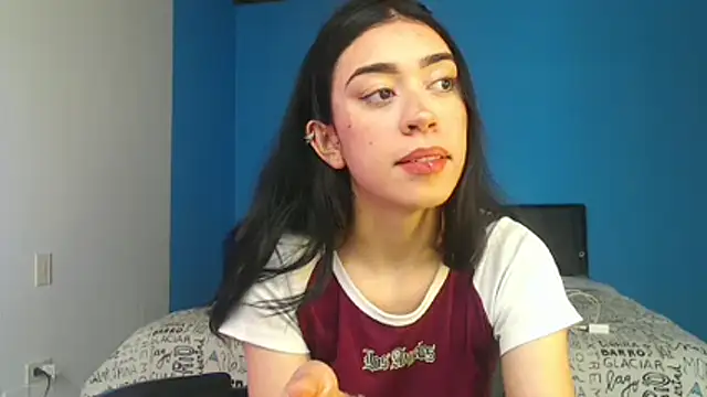 Snapshot of Julieta_De_Los_Angeles chatting on October 2025 01:43:02 PM Julieta De Los Angeles online show from October 2025 01:43:02 PM