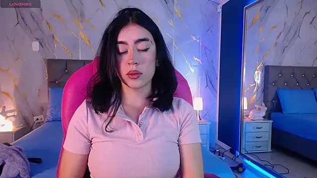 Snapshot of Julieta_De_Los_Angeles chatting on February 2025 03:45:01 AM Julieta De Los Angeles online show from February 2025 03:45:01 AM