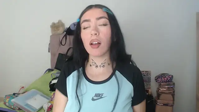 Julieta De Los Angeles online show from April 2026 11:01:02 PM