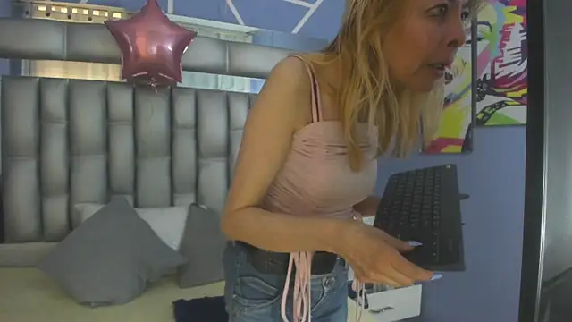 sophia ny online show from November 2025 03:27:01 PM