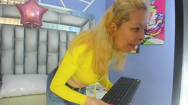 sophia ny online show from November 2025 03:04:01 PM