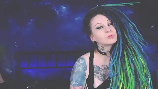 Snapshot of MartthaKatze chatting on January 2025 11:21:02 PM MartthaKatze online show from January 2025 11:21:02 PM