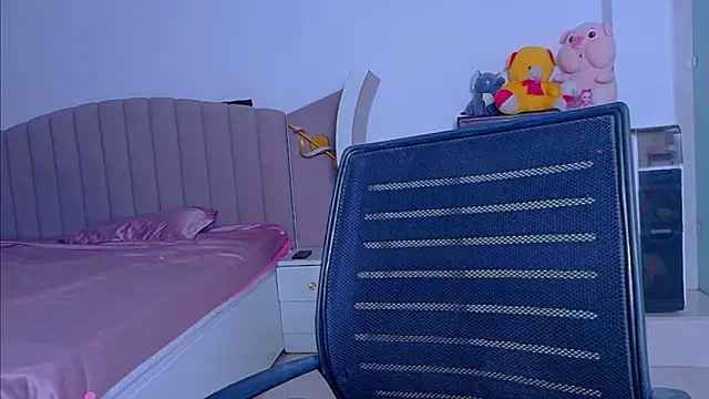 Snapshot of Aashika-Kaur chatting on November 2025 06:02:01 AM Aashika-Kaur online show from November 2025 06:02:01 AM