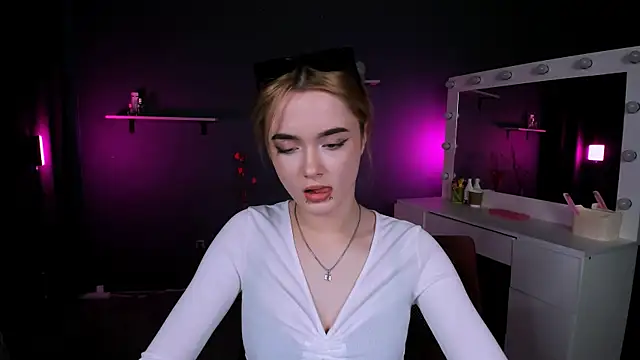 liana kisses online show from March 2025 11:18:02 PM