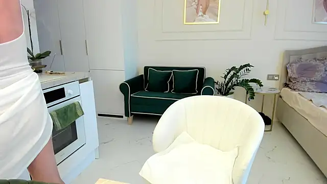 Snapshot of Jolie_Ozolla chatting on October 2025 12:57:01 PM Jolie Ozolla online show from October 2025 12:57:01 PM
