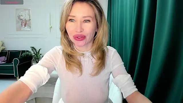 Snapshot of Jolie_Ozolla chatting on February 2025 01:33:01 PM Jolie Ozolla online show from February 2025 01:33:01 PM