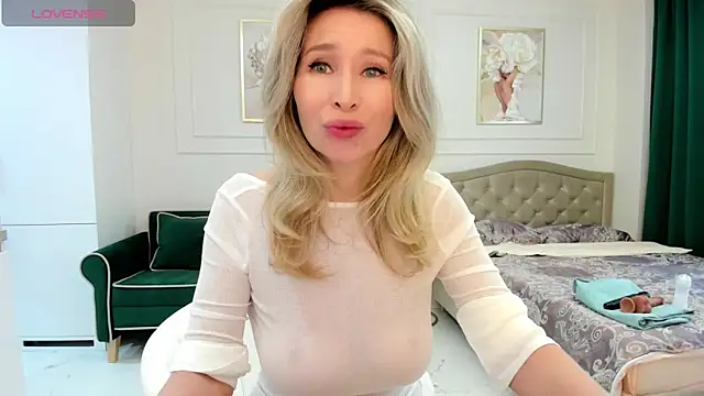 Snapshot of Jolie_Ozolla chatting on October 2025 08:26:02 AM Jolie Ozolla online show from October 2025 08:26:02 AM