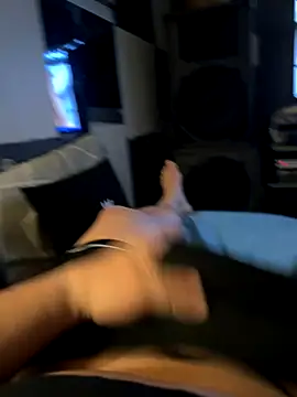 Snapshot of MatthewEmme chatting on November 2025 12:37:01 AM MatthewEmme online show from November 2025 12:37:01 AM