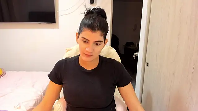 misstoya online show from November 2025 10:21:02 PM