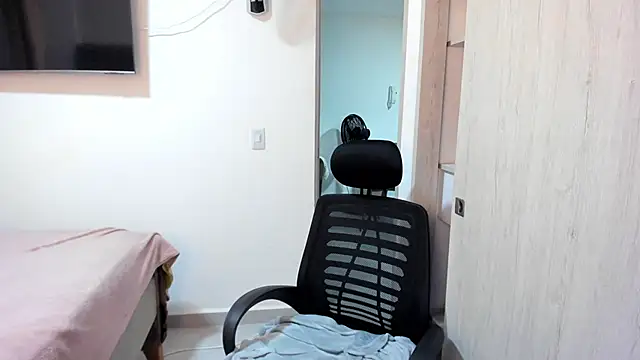 misstoya online show from December 2025 01:49:02 AM