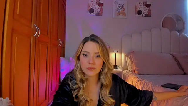 martinaaricci online show from April 2026 07:42:02 PM