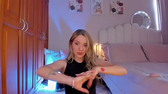 martinaaricci online show from March 2026 04:47:01 PM