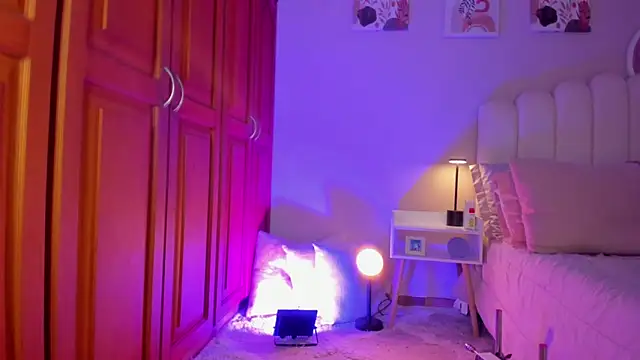 martinaaricci online show from February 2026 02:06:02 PM