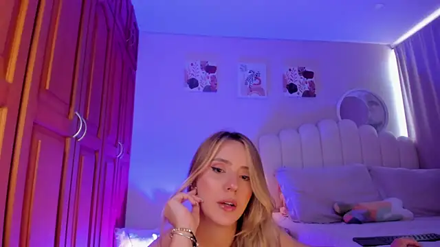 martinaaricci online show from February 2026 03:21:01 PM