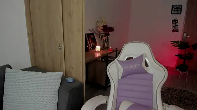 pamela  mar online show from October 2025 05:45:01 PM