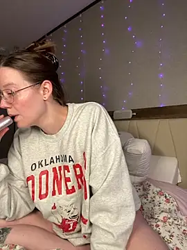 Snapshot of Sweetdee222x chatting on September 2025 01:23:01 AM Sweetdee222x online show from September 2025 01:23:01 AM