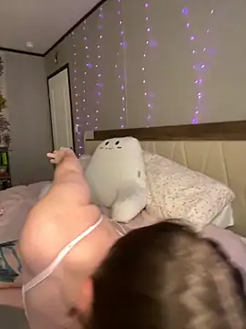 Snapshot of Sweetdee222x chatting on September 2025 10:31:02 PM Sweetdee222x online show from September 2025 10:31:02 PM