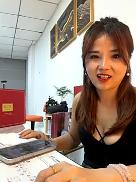 Efangfang online show from October 2025 12:58:02 PM