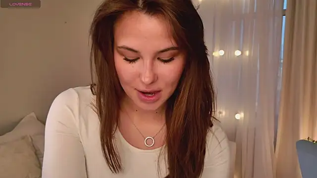 EmiliaDreams online show from May 2026 03:48:02 PM