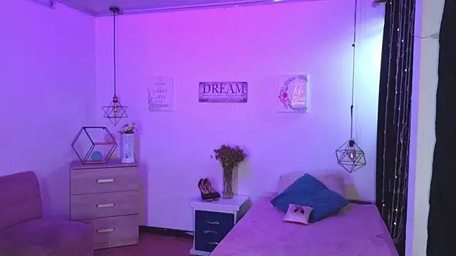 Violeta dss online show from December 2025 01:43:02 PM