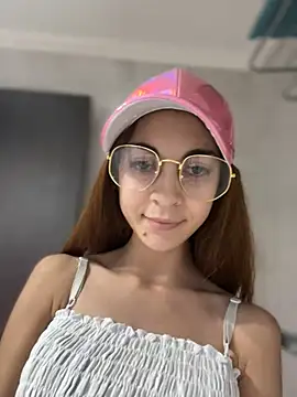 Snapshot of Valentcouple chatting on January 2025 06:28:01 PM Valentcouple online show from January 2025 06:28:01 PM