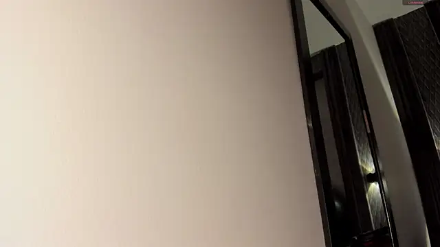 selene red  online show from November 2025 04:00:02 PM