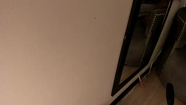 selene red  online show from November 2025 04:18:01 PM