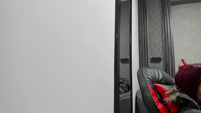 selene red  online show from February 2026 12:39:02 AM