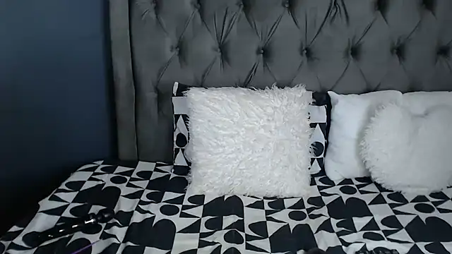 LOYAL SASHA online show from November 2025 05:05:01 PM