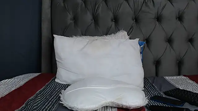 LOYAL SASHA online show from December 2025 12:11:01 PM