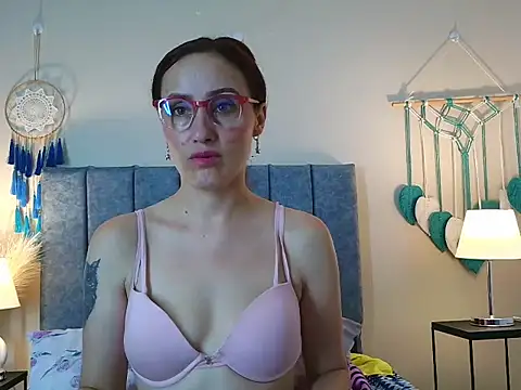 IberianMoonMK online show from February 2026 11:20:02 AM