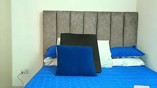 karina lewis  online show from November 2025 04:05:02 AM