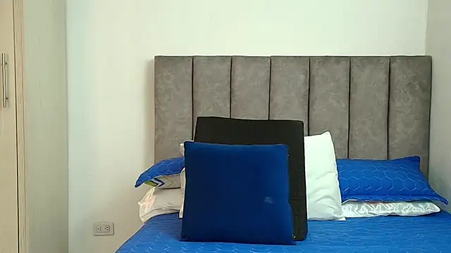 karina lewis  online show from November 2025 03:54:02 AM